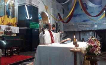 கலைஞர் ஆன்மாவுக்கு சிறப்பு திருப்பலி