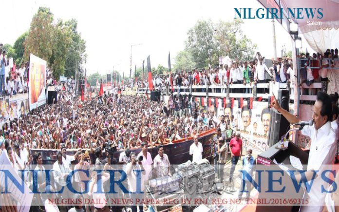 சேலத்தில் நடக்கும் ஆர்ப்பாட்டத்தில் திமுக தலைவர் ஸ்டாலின் கலந்து கொண்டார்.