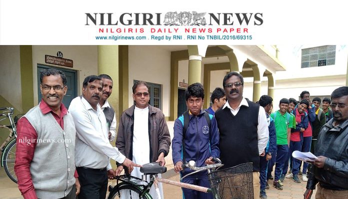 உதகை புனித சூசையப்பர் மேல்நிலைப் பள்ளியில் மாணவர்களுக்கு தமிழக அரசின் விலையில்லா மிதிவண்டி வழங்கப்பட்டது